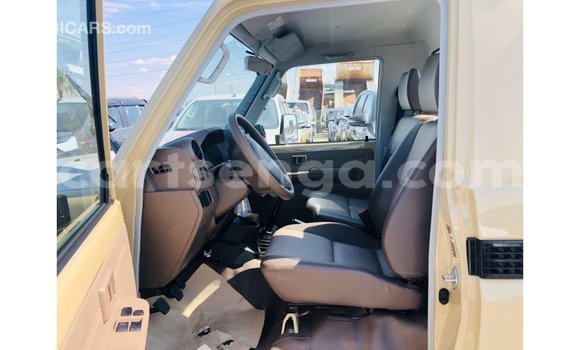 Nunua Imported Toyota Land Cruiser Beige Gari ndani ya Import - Dubai nchini Hhohho Nunua Imported Toyota Land Cruiser Beige Gari ndani ya Import - Dubai nchini Hhohho
