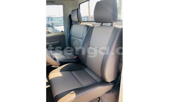 Nunua Imported Toyota Land Cruiser Beige Gari ndani ya Import - Dubai nchini Hhohho Nunua Imported Toyota Land Cruiser Beige Gari ndani ya Import - Dubai nchini Hhohho