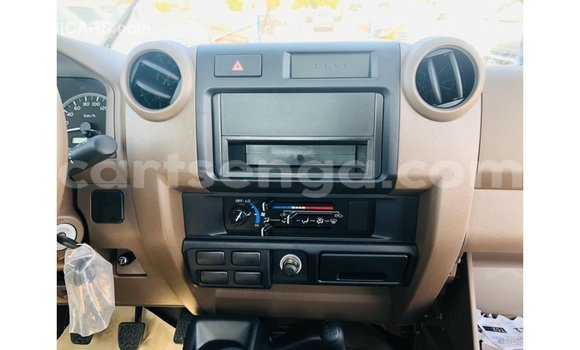 Nunua Imported Toyota Land Cruiser Beige Gari ndani ya Import - Dubai nchini Hhohho Nunua Imported Toyota Land Cruiser Beige Gari ndani ya Import - Dubai nchini Hhohho