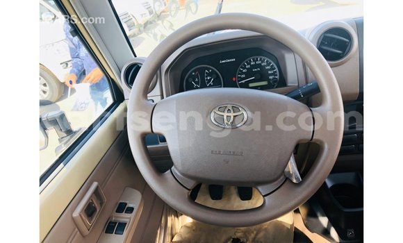 Nunua Imported Toyota Land Cruiser Beige Gari ndani ya Import - Dubai nchini Hhohho Nunua Imported Toyota Land Cruiser Beige Gari ndani ya Import - Dubai nchini Hhohho
