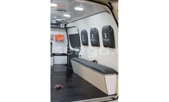 Nunua Imported Toyota Hiace White Gari ndani ya Import - Dubai nchini Hhohho Nunua Imported Toyota Hiace White Gari ndani ya Import - Dubai nchini Hhohho