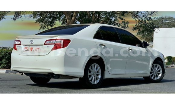 Acheter Import Voiture Toyota Camry Blanc à Import - Dubai, Hhohho Acheter Import Voiture Toyota Camry Blanc à Import - Dubai, Hhohho