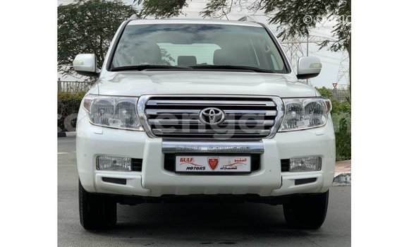 Acheter Import Voiture Toyota Land Cruiser Blanc à Import - Dubai, Hhohho Acheter Import Voiture Toyota Land Cruiser Blanc à Import - Dubai, Hhohho