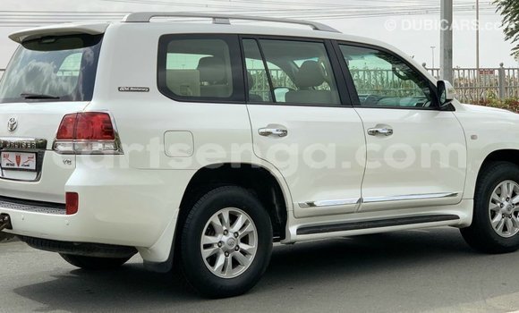 Acheter Import Voiture Toyota Land Cruiser Blanc à Import - Dubai, Hhohho Acheter Import Voiture Toyota Land Cruiser Blanc à Import - Dubai, Hhohho