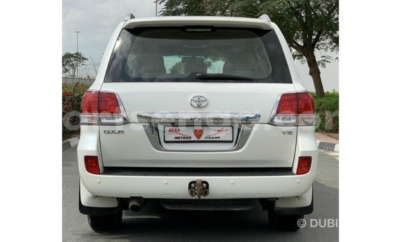 Acheter Import Voiture Toyota Land Cruiser Blanc à Import - Dubai, Hhohho Acheter Import Voiture Toyota Land Cruiser Blanc à Import - Dubai, Hhohho