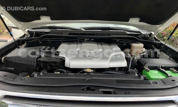 Acheter Import Voiture Toyota Land Cruiser Blanc à Import - Dubai, Hhohho Acheter Import Voiture Toyota Land Cruiser Blanc à Import - Dubai, Hhohho