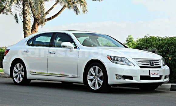 Acheter Import Voiture Lexus LS Blanc à Import - Dubai, Hhohho