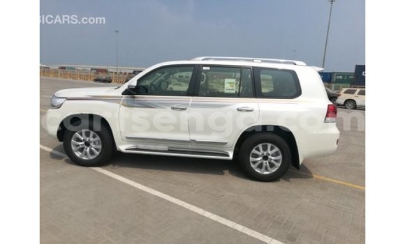 Acheter Import Voiture Toyota Land Cruiser Blanc à Import - Dubai, Hhohho Acheter Import Voiture Toyota Land Cruiser Blanc à Import - Dubai, Hhohho