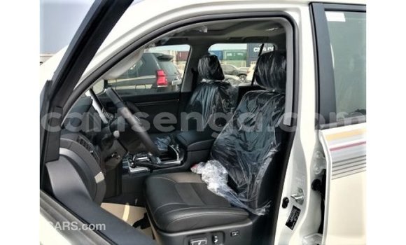 Acheter Import Voiture Toyota Land Cruiser Blanc à Import - Dubai, Hhohho Acheter Import Voiture Toyota Land Cruiser Blanc à Import - Dubai, Hhohho