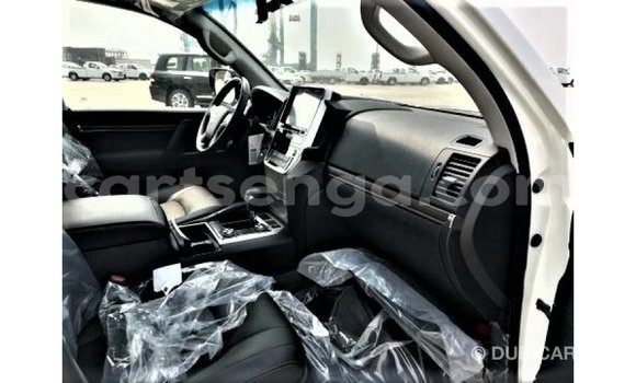 Acheter Import Voiture Toyota Land Cruiser Blanc à Import - Dubai, Hhohho Acheter Import Voiture Toyota Land Cruiser Blanc à Import - Dubai, Hhohho