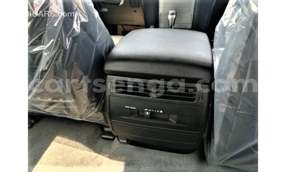 Acheter Import Voiture Toyota Land Cruiser Blanc à Import - Dubai, Hhohho Acheter Import Voiture Toyota Land Cruiser Blanc à Import - Dubai, Hhohho