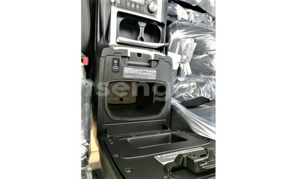 Acheter Import Voiture Toyota Land Cruiser Blanc à Import - Dubai, Hhohho Acheter Import Voiture Toyota Land Cruiser Blanc à Import - Dubai, Hhohho