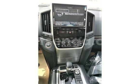 Acheter Import Voiture Toyota Land Cruiser Blanc à Import - Dubai, Hhohho Acheter Import Voiture Toyota Land Cruiser Blanc à Import - Dubai, Hhohho