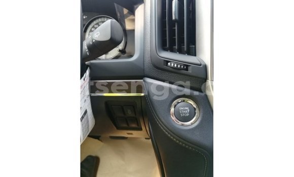 Acheter Import Voiture Toyota Land Cruiser Blanc à Import - Dubai, Hhohho Acheter Import Voiture Toyota Land Cruiser Blanc à Import - Dubai, Hhohho