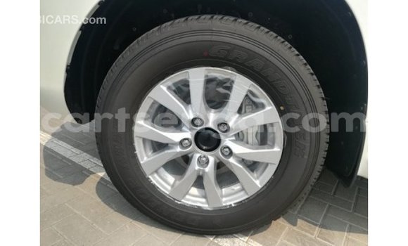 Acheter Import Voiture Toyota Land Cruiser Blanc à Import - Dubai, Hhohho Acheter Import Voiture Toyota Land Cruiser Blanc à Import - Dubai, Hhohho