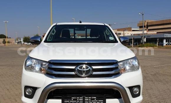 Buy Used Toyota Hilux White Car in Import - Dubai in Hhohho