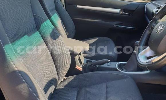 Buy Used Toyota Hilux White Car in Import - Dubai in Hhohho Buy Used Toyota Hilux White Car in Import - Dubai in Hhohho