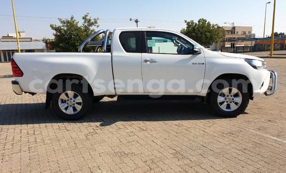 Buy Used Toyota Hilux White Car in Import - Dubai in Hhohho Buy Used Toyota Hilux White Car in Import - Dubai in Hhohho