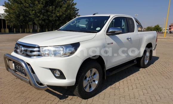 Buy Used Toyota Hilux White Car in Import - Dubai in Hhohho Buy Used Toyota Hilux White Car in Import - Dubai in Hhohho