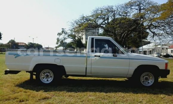 Buy Used Toyota Hilux White Car in Ezulwini in Hhohho