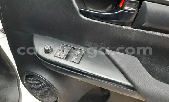 Nunua Ilio tumika Toyota Hilux White Gari ndani ya Mbabane nchini Manzini Nunua Ilio tumika Toyota Hilux White Gari ndani ya Mbabane nchini Manzini