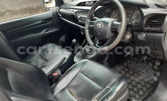 Nunua Ilio tumika Toyota Hilux White Gari ndani ya Mbabane nchini Manzini Nunua Ilio tumika Toyota Hilux White Gari ndani ya Mbabane nchini Manzini