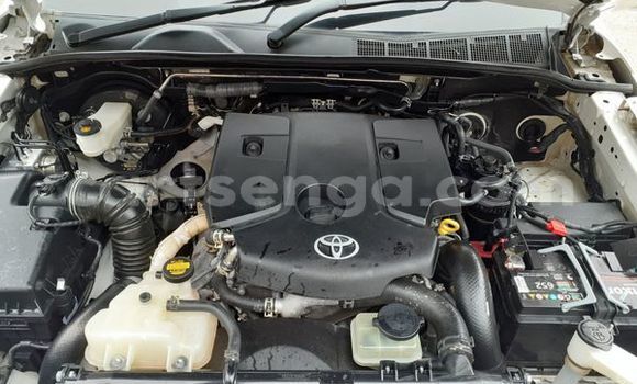 Nunua Ilio tumika Toyota Hilux White Gari ndani ya Mbabane nchini Manzini Nunua Ilio tumika Toyota Hilux White Gari ndani ya Mbabane nchini Manzini