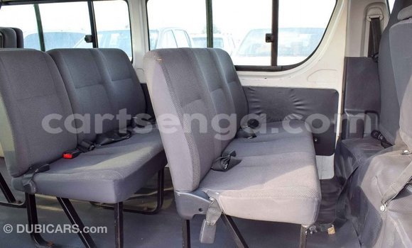 Nunua Imported Toyota Hiace White Gari ndani ya Import - Dubai nchini Hhohho Nunua Imported Toyota Hiace White Gari ndani ya Import - Dubai nchini Hhohho