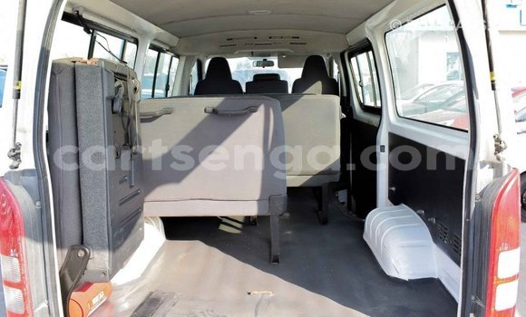 Nunua Imported Toyota Hiace White Gari ndani ya Import - Dubai nchini Hhohho Nunua Imported Toyota Hiace White Gari ndani ya Import - Dubai nchini Hhohho
