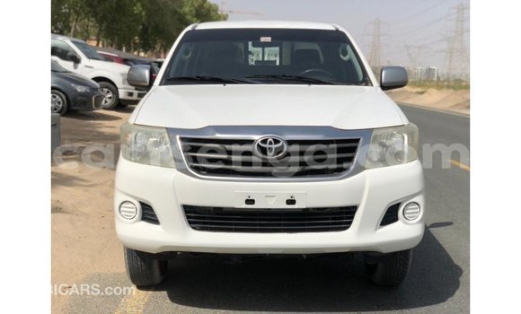 Nunua Imported Toyota Hilux White Gari ndani ya Import - Dubai nchini Hhohho Nunua Imported Toyota Hilux White Gari ndani ya Import - Dubai nchini Hhohho