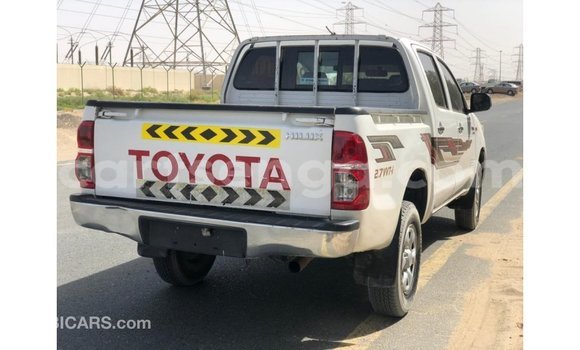 Nunua Imported Toyota Hilux White Gari ndani ya Import - Dubai nchini Hhohho Nunua Imported Toyota Hilux White Gari ndani ya Import - Dubai nchini Hhohho
