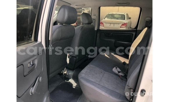 Nunua Imported Toyota Hilux White Gari ndani ya Import - Dubai nchini Hhohho Nunua Imported Toyota Hilux White Gari ndani ya Import - Dubai nchini Hhohho