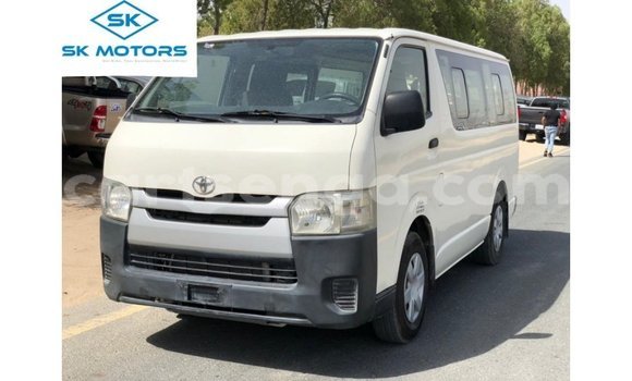 Acheter Import Voiture Toyota Hiace Blanc à Import - Dubai, Hhohho