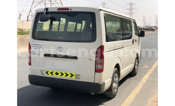 Nunua Imported Toyota Hiace White Gari ndani ya Import - Dubai nchini Hhohho Nunua Imported Toyota Hiace White Gari ndani ya Import - Dubai nchini Hhohho
