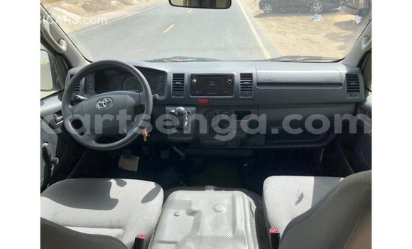 Nunua Imported Toyota Hiace White Gari ndani ya Import - Dubai nchini Hhohho Nunua Imported Toyota Hiace White Gari ndani ya Import - Dubai nchini Hhohho
