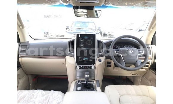 Nunua Imported Toyota Land Cruiser Black Gari ndani ya Import - Dubai nchini Hhohho Nunua Imported Toyota Land Cruiser Black Gari ndani ya Import - Dubai nchini Hhohho
