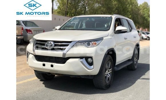 Acheter Import Voiture Toyota Fortuner Blanc à Import - Dubai, Hhohho