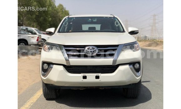 Nunua Imported Toyota Fortuner White Gari ndani ya Import - Dubai nchini Hhohho Nunua Imported Toyota Fortuner White Gari ndani ya Import - Dubai nchini Hhohho