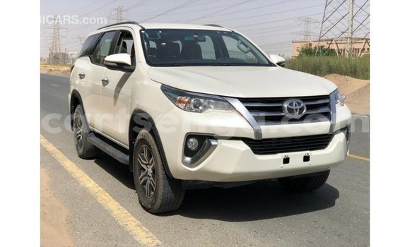 Nunua Imported Toyota Fortuner White Gari ndani ya Import - Dubai nchini Hhohho Nunua Imported Toyota Fortuner White Gari ndani ya Import - Dubai nchini Hhohho