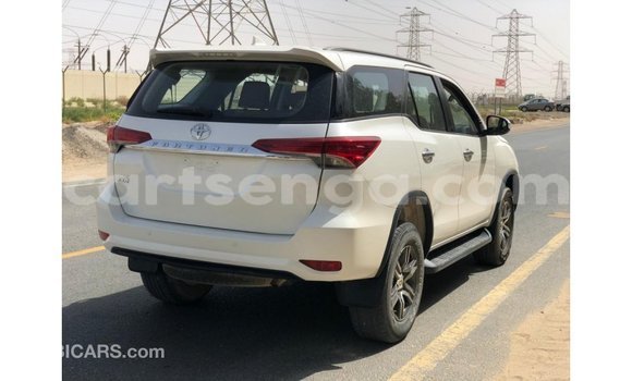 Nunua Imported Toyota Fortuner White Gari ndani ya Import - Dubai nchini Hhohho Nunua Imported Toyota Fortuner White Gari ndani ya Import - Dubai nchini Hhohho