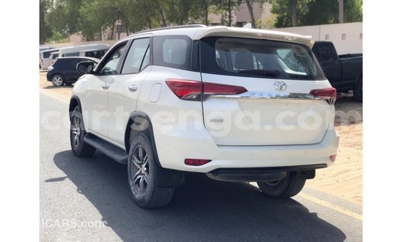 Nunua Imported Toyota Fortuner White Gari ndani ya Import - Dubai nchini Hhohho Nunua Imported Toyota Fortuner White Gari ndani ya Import - Dubai nchini Hhohho