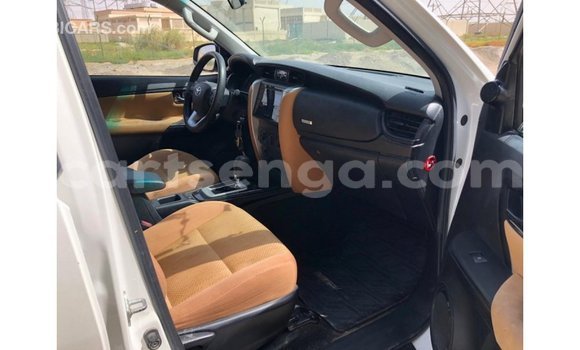 Nunua Imported Toyota Fortuner White Gari ndani ya Import - Dubai nchini Hhohho Nunua Imported Toyota Fortuner White Gari ndani ya Import - Dubai nchini Hhohho