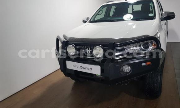 Nunua Ilio tumika Toyota Hilux White Gari ndani ya Manzini nchini Manzini Nunua Ilio tumika Toyota Hilux White Gari ndani ya Manzini nchini Manzini