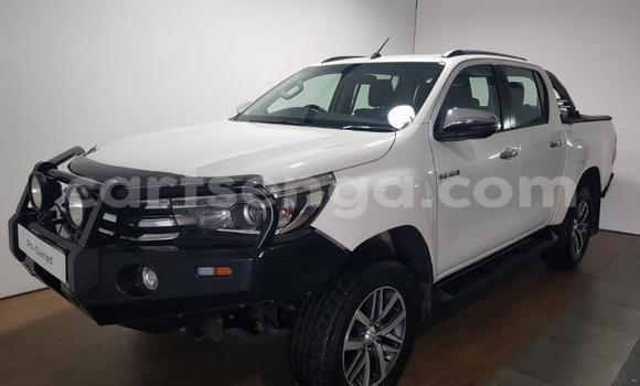 Nunua Ilio tumika Toyota Hilux White Gari ndani ya Manzini nchini Manzini Nunua Ilio tumika Toyota Hilux White Gari ndani ya Manzini nchini Manzini