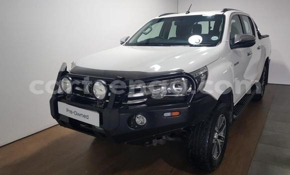 Nunua Ilio tumika Toyota Hilux White Gari ndani ya Manzini nchini Manzini Nunua Ilio tumika Toyota Hilux White Gari ndani ya Manzini nchini Manzini