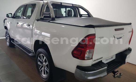 Nunua Ilio tumika Toyota Hilux White Gari ndani ya Manzini nchini Manzini Nunua Ilio tumika Toyota Hilux White Gari ndani ya Manzini nchini Manzini