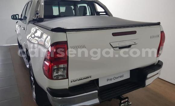 Nunua Ilio tumika Toyota Hilux White Gari ndani ya Manzini nchini Manzini Nunua Ilio tumika Toyota Hilux White Gari ndani ya Manzini nchini Manzini