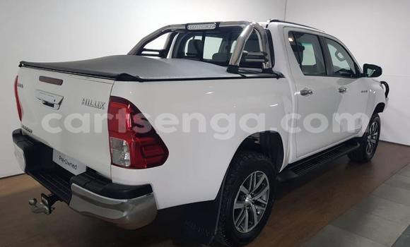 Nunua Ilio tumika Toyota Hilux White Gari ndani ya Manzini nchini Manzini Nunua Ilio tumika Toyota Hilux White Gari ndani ya Manzini nchini Manzini