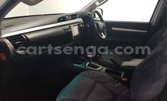 Nunua Ilio tumika Toyota Hilux White Gari ndani ya Manzini nchini Manzini Nunua Ilio tumika Toyota Hilux White Gari ndani ya Manzini nchini Manzini