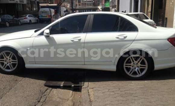 Acheter Occasion Voiture Mercedes‒Benz CLA-klasse AMG Blanc à Ezulwini, Hhohho Acheter Occasion Voiture Mercedes‒Benz CLA-klasse AMG Blanc à Ezulwini, Hhohho